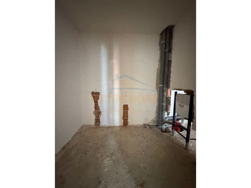 Tirane, shitet apartament 2+1 Kati 2, 113 m² 286.875 € (komuna e parisit)