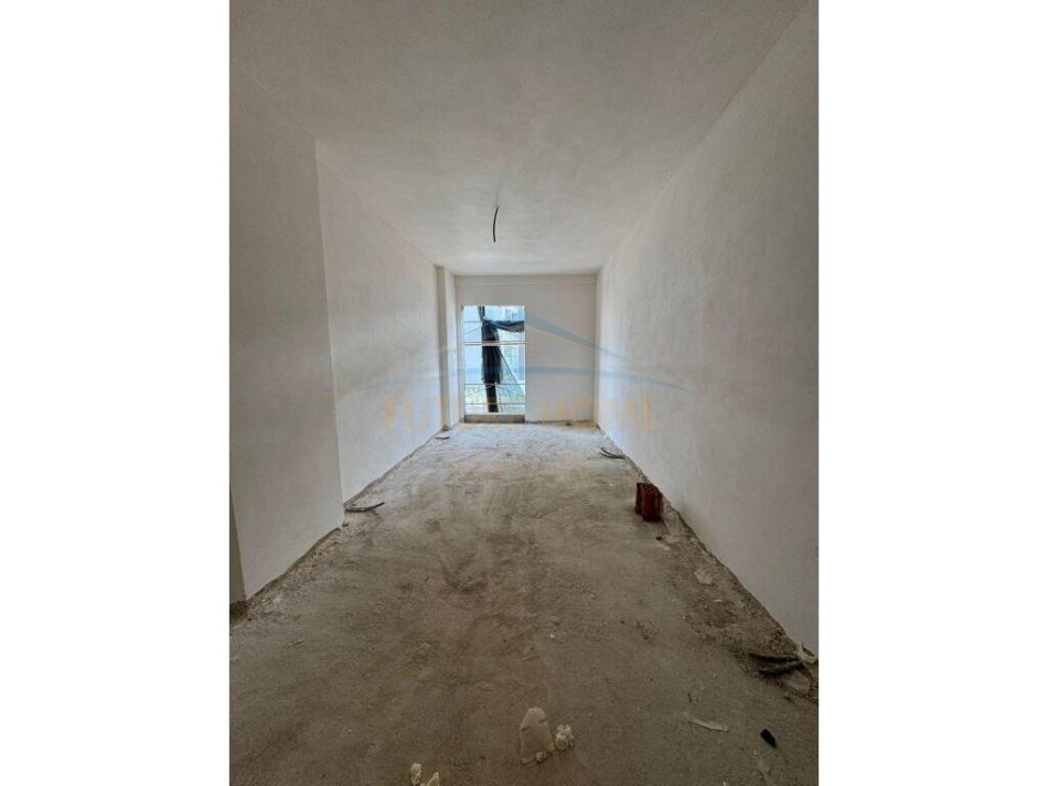 Tirane, shitet apartament 2+1 Kati 2, 113 m² 286.875 € (komuna e parisit)