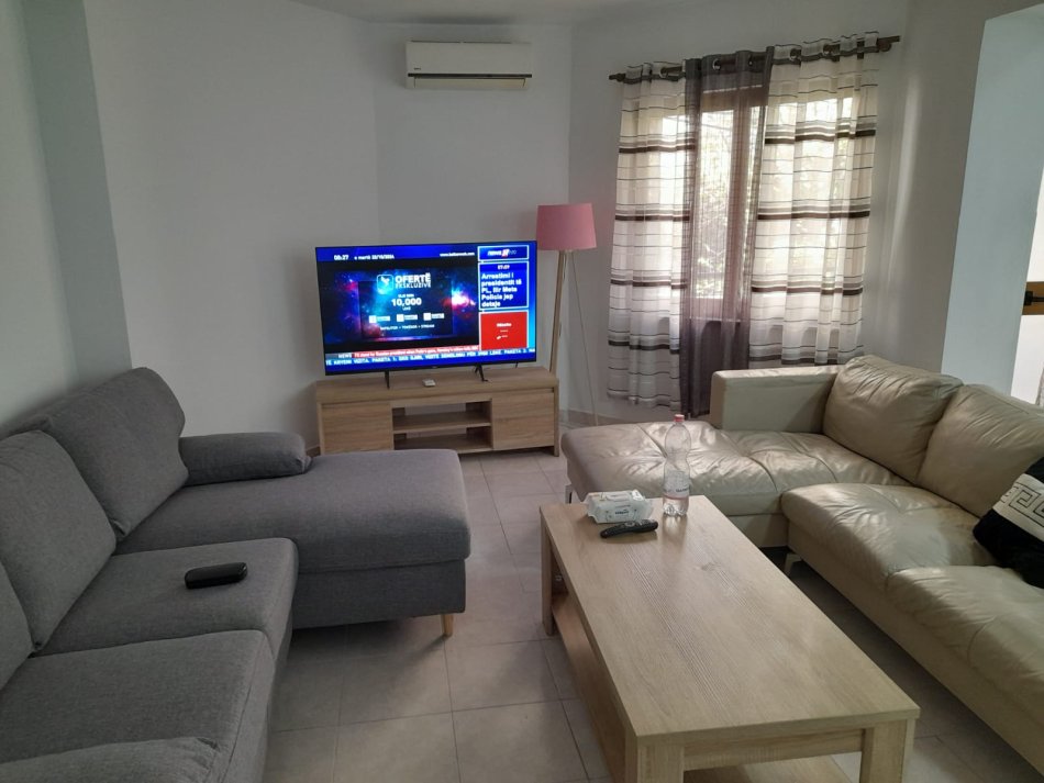 Tirane, jepet me qera apartament 2+1+Ballkon Kati 2, 85 m² 600 € (Qender , te plazza rruga qemal stafa)