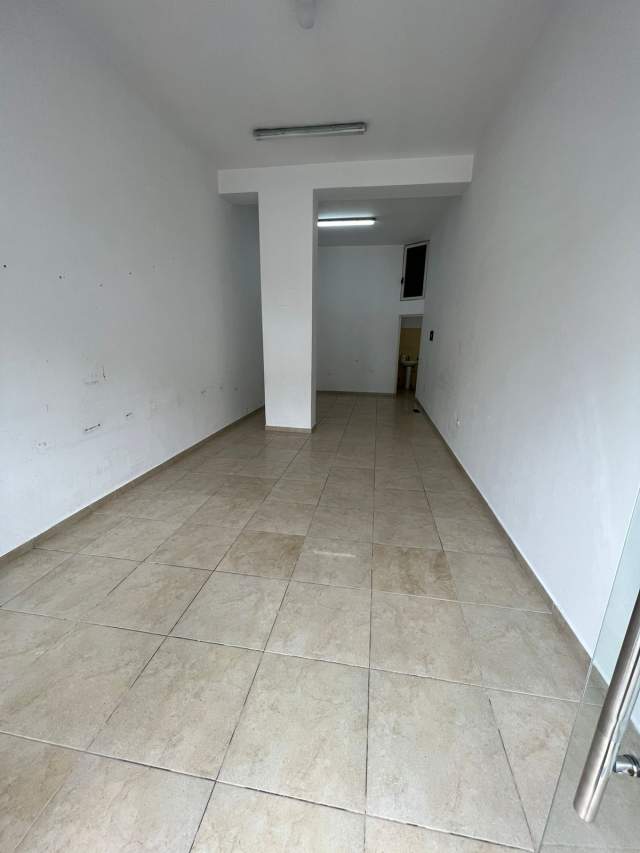 Tirane, jepet me qera ambjent biznesi Kati 0, 38 m² 270 Euro (Rruga 4 Deshmoret)