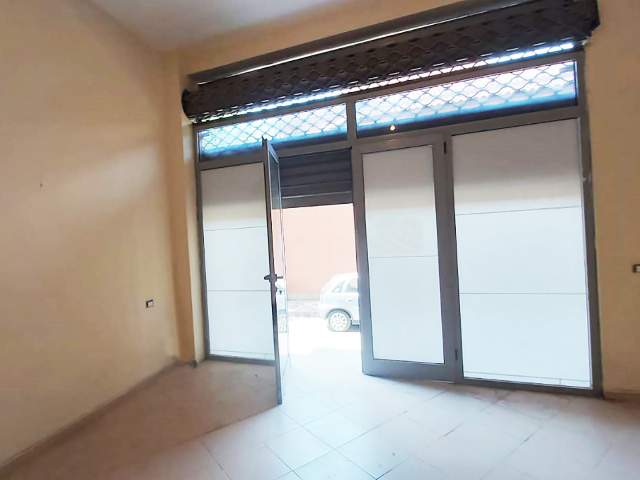 Tirane, shitet dyqan 45 m² 61.000 Euro