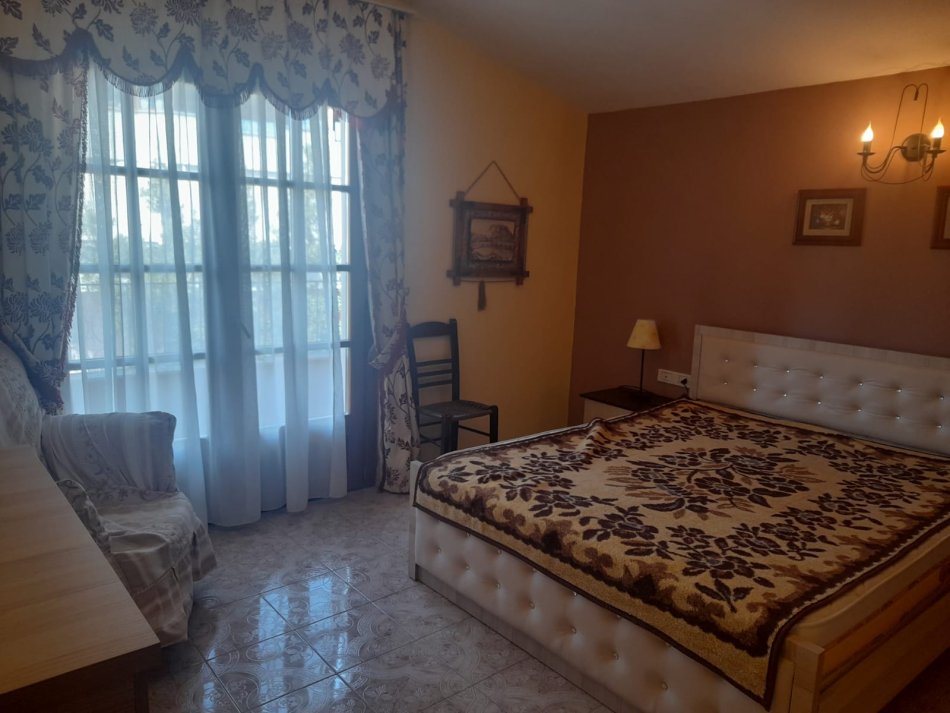 Tirane, jepet me qera apartament 2+1 Kati 3, 135 m² 550 € (Komuna e Parisit)