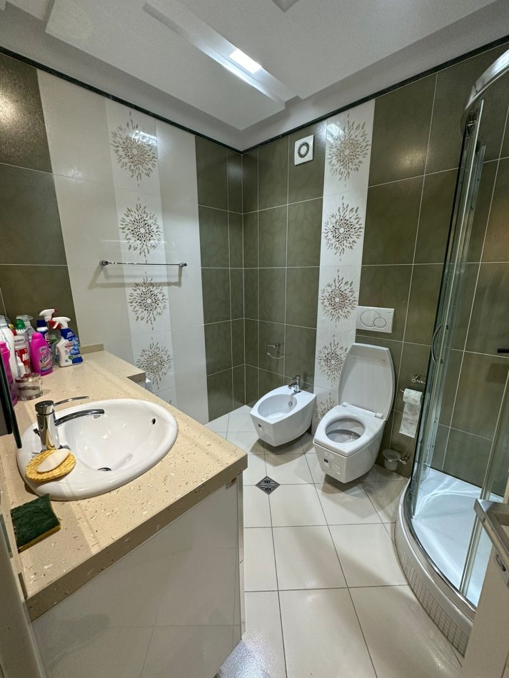 Tirane, jepet me qera  super apartament 3+1+2 , Kati 5, 180 m² 2,000 € (Stadiumi Air Albania)