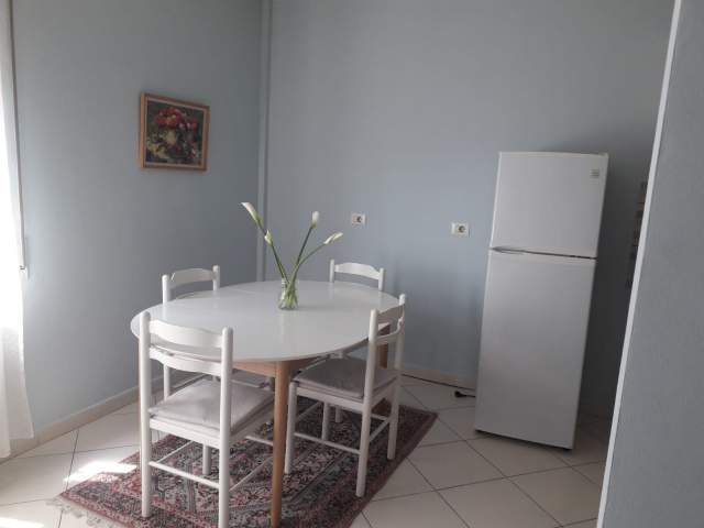 Tirane, jepet me qera apartament 2+1 Kati 9, 110 m² 700 Euro TEk Barrikadat prane Mon Amour