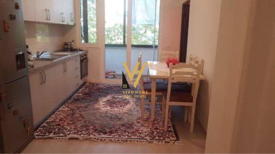 Tirane, jepet me qera apartament 1+1+Ballkon Kati 3, 60 m² 550 € (NISHARAKU)