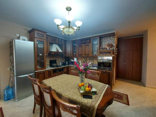Tirane, jepet me qera apartament 2+1+BLK Kati 1, 136 m² 600 Euro (Selvia)