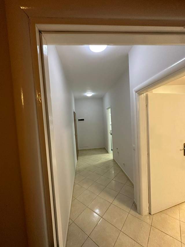 Tirane, jepet me qera apartament 1+1+BLK Kati 5, 60 m² 550 Euro (Komuna Parisit)