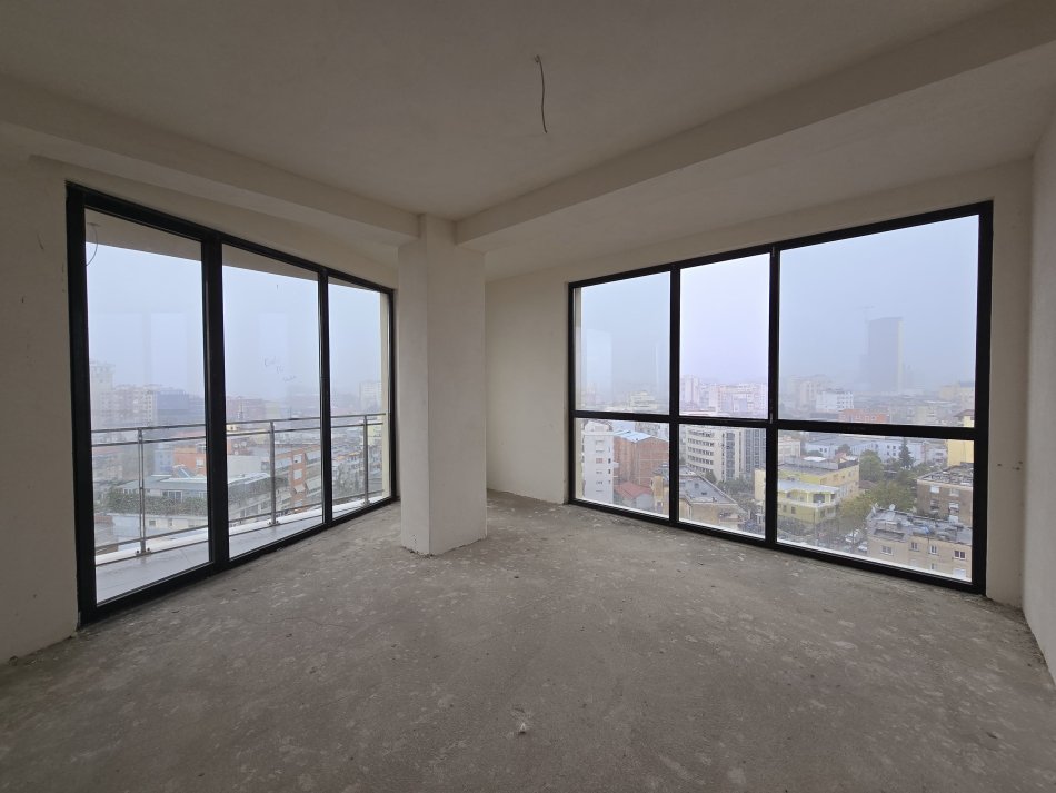 Tirane, shitet apartament 2+1+Ballkon Kati 10, 104 m² 208.000 € (Mine Peza Residence)