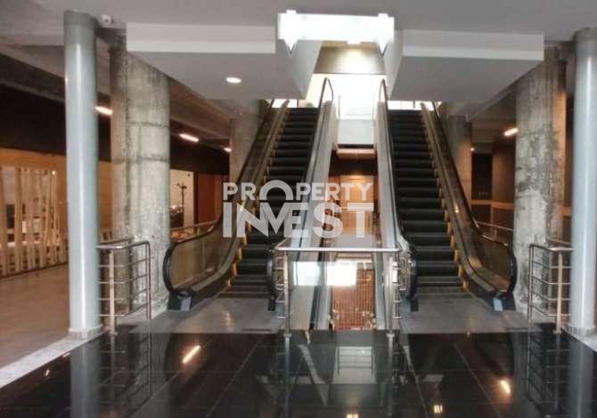 Tirane, jepet me qera ambjent biznesi Kati 2, 23 m² 25.000 € (Sheshi Willson)