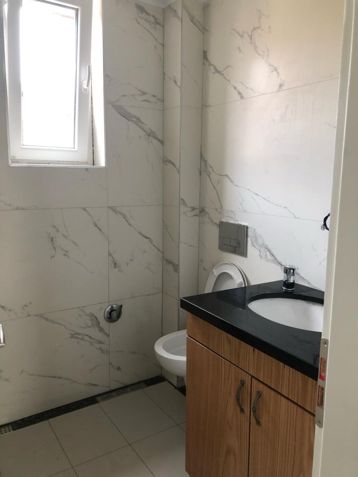 Tirane, jepet me qera apartament 2+1+Ballkon Kati 2, 65 m² 500 € (Ruga Bardhyl, Brryl)