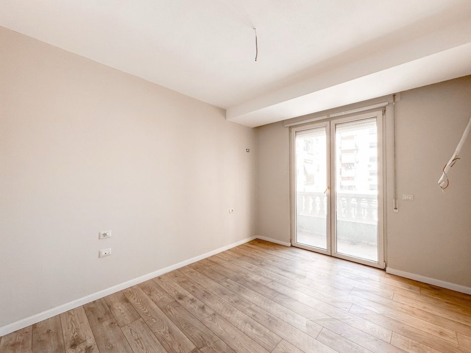 Tirane, jepet me qera apartament 2+1+Ballkon Kati 6, 80 m² 700 € (Qender)