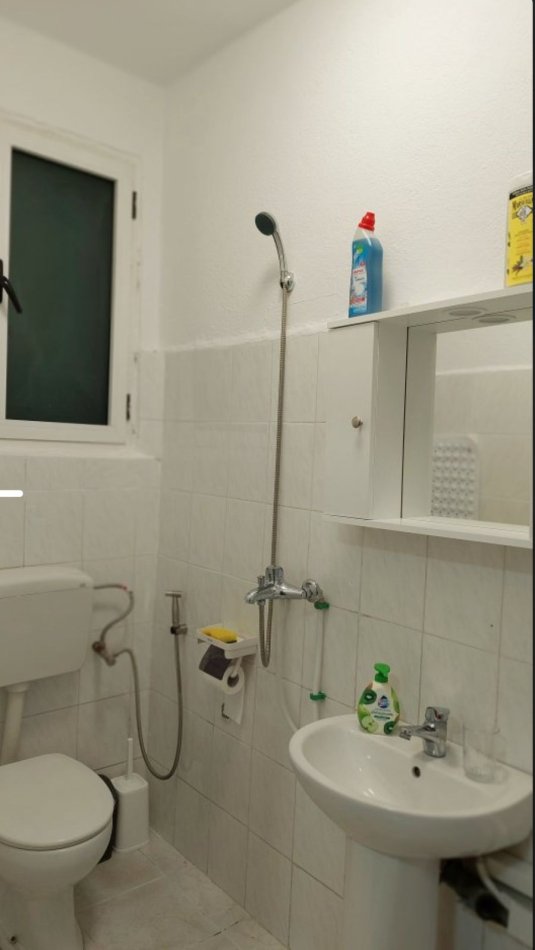Tirane, jepet me qera apartament 1+1 Kati 1, 70 m² 600 € (myslym shyri)