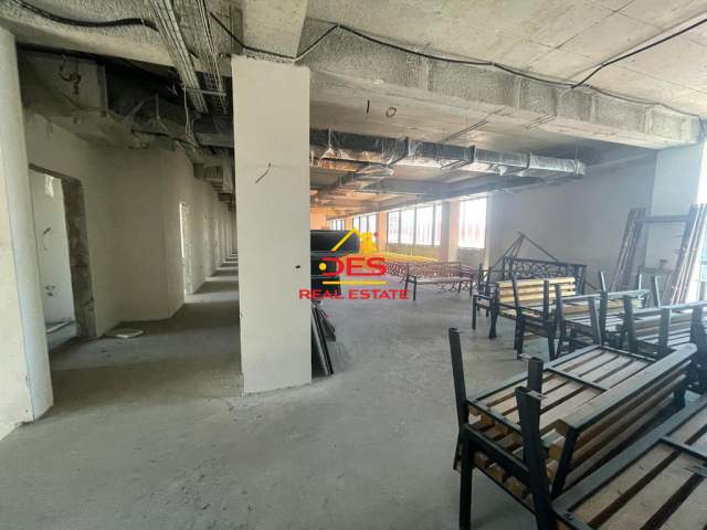 Tirane, jepet me qera 620 m² 7.440 Euro