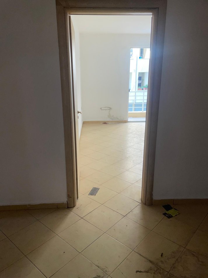 Tirane, jepet me qera apartament 2+1 Kati 2, 100 m² 300 € (Yzberisht)