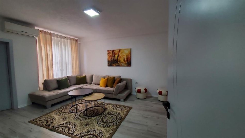 Tirane, jepet me qera apartament 1+1+Ballkon Kati 2, 70 m² 480 € (Don bosko te viva market)
