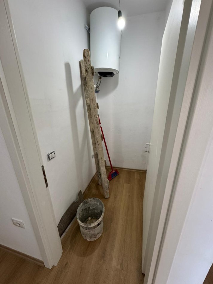 Tirane, jepet me qera apartament 2+1 Kati 6, 80 m² 550 € (ish fusha e aviacionit)