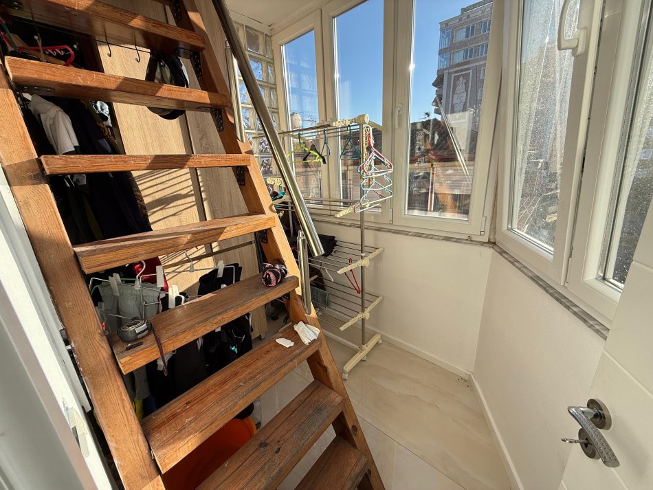 Tirane, jepet me qera apartament 2+1 Kati 3, 95 m² 800 € (qender, prane postes)