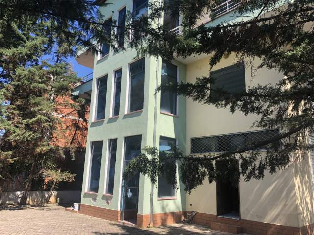 Tirane, shes ambjent biznesi Kati 3, 800 m² 490.000 Euro
