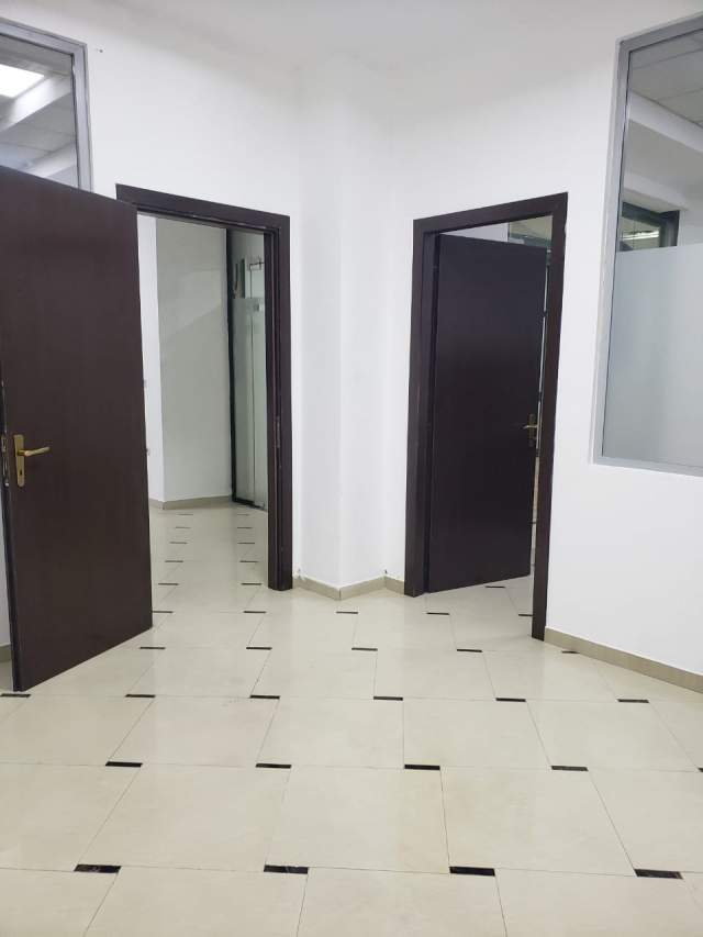 Tirane, jepet me qera zyre Kati 2, 90 m² 400 Euro (Bul Gjergj Fishta)
