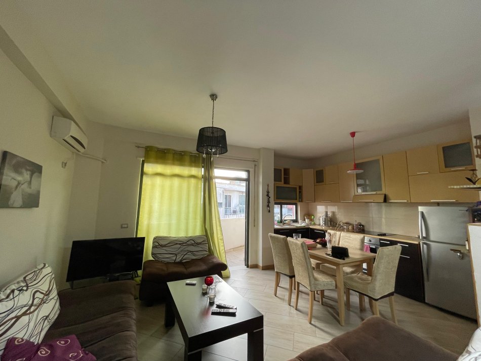 Tirane, jepet me qera apartament 3+1 Kati 1, 100 m² 500 € (Ali dem)