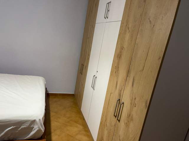 Tirane, jepet me qera apartament 1+1+BLK Kati 3, 85 m² 400 Euro (rruga 5 Maj)