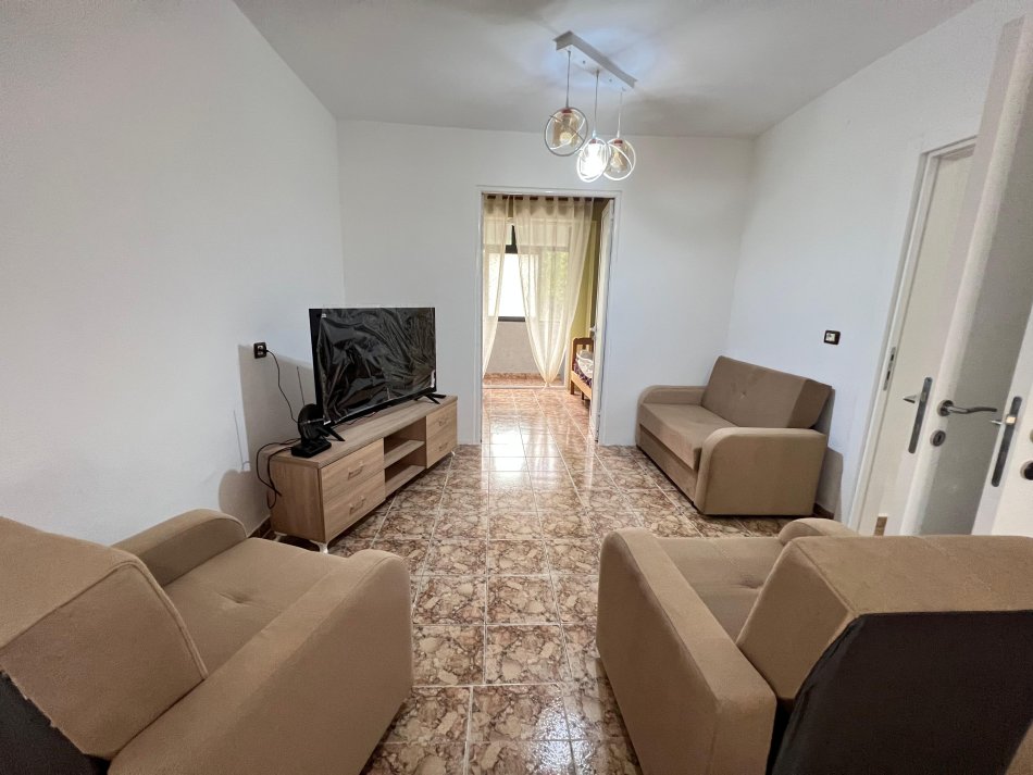Tirane, jepet me qera apartament 2+1 Kati 3, 75 m² 500 € (Rruga asim vokshi)
