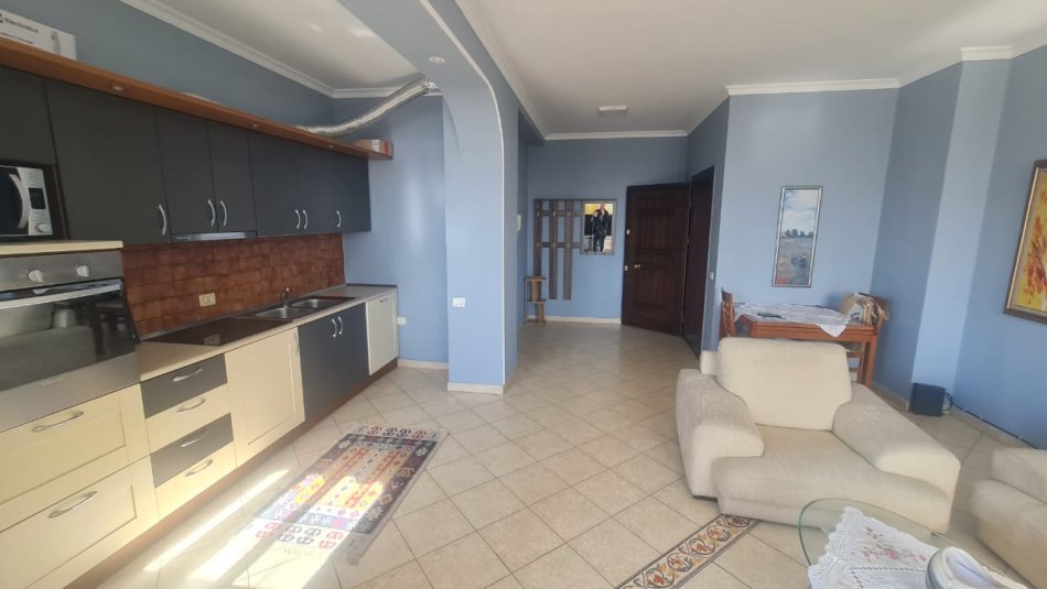 Tirane, jepet me qera apartament 2+1 Kati 10, 106 m² 1.100 € (Qender, Perballe Parlamentit)