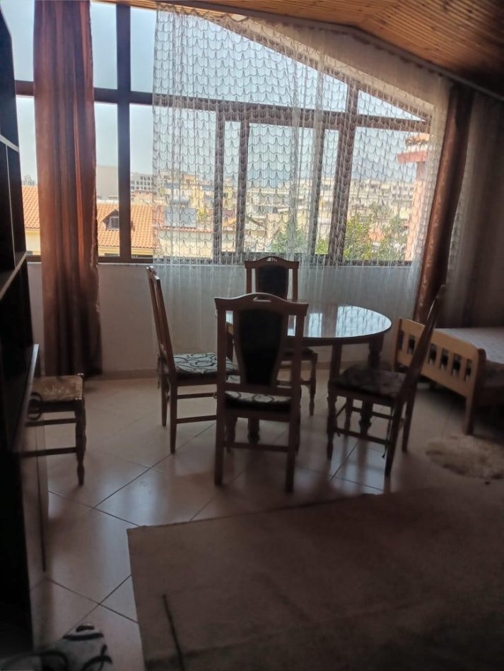 Tirane, jepet me qera apartament 2+1 Kati 3, 80 m² 448 € (Qytet Studenti)