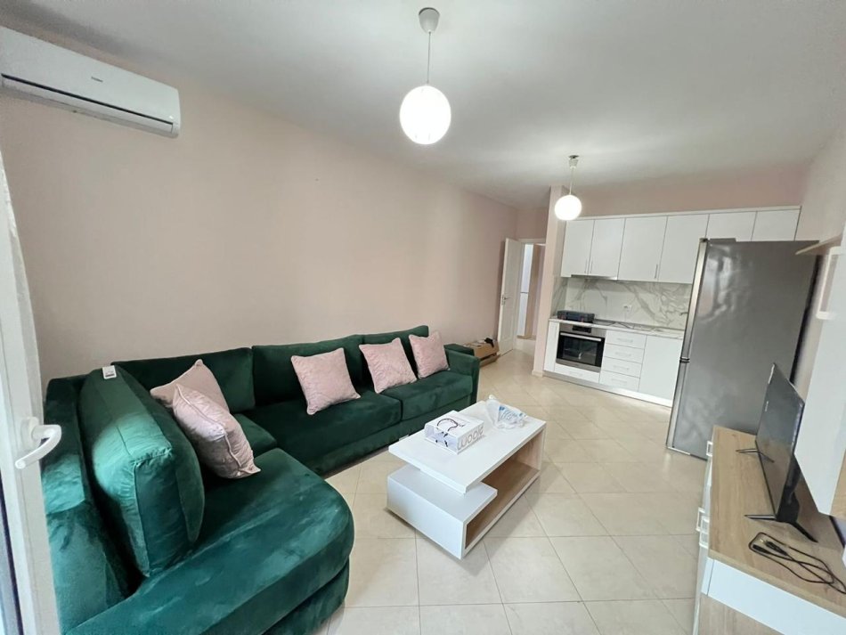 Tirane, jepet me qera apartament 2+1 Kati 5, 90 m² 600 € (rruga 5 maji)