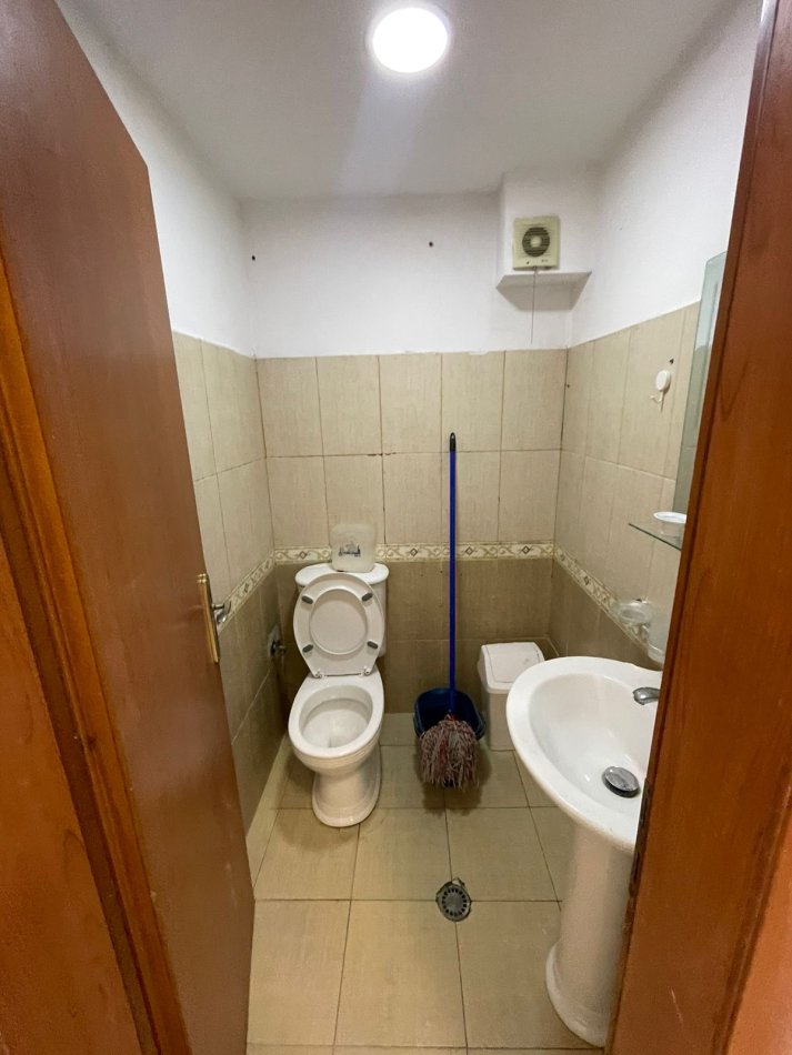 Tirane, jepet me qera ambjent biznesi Kati 1, 100 m² 850 € (Brryli)