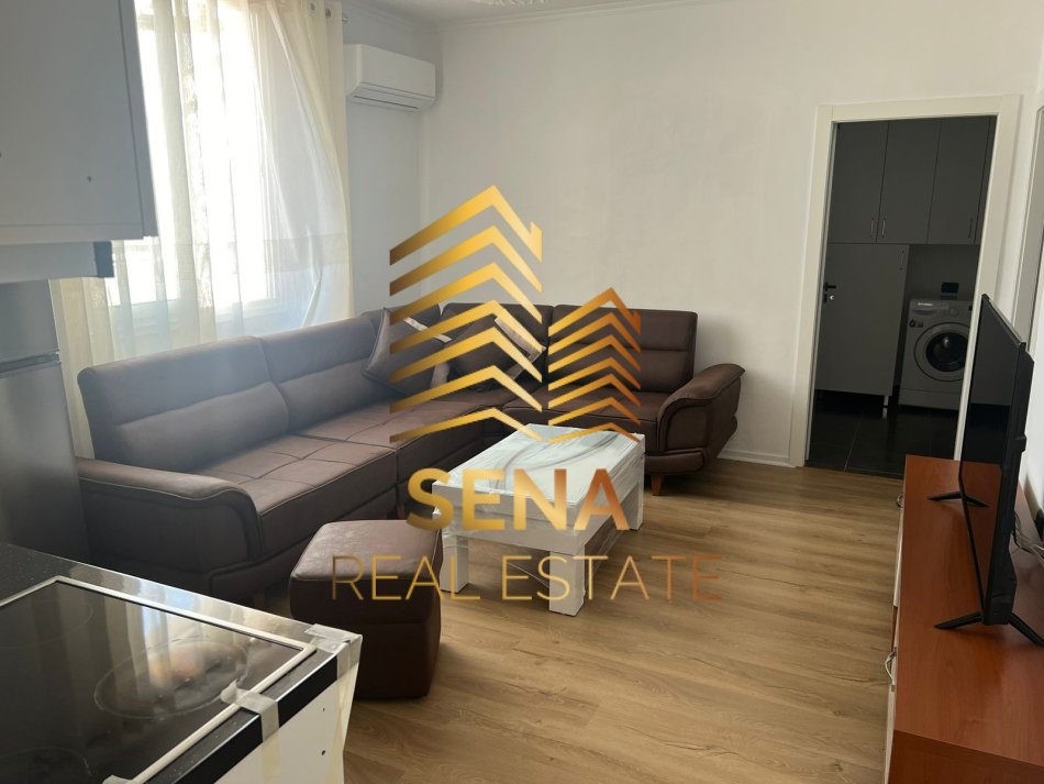 Tirane, jepet me qera apartament 2+1 Kati 3, 105 m² 450 € (Rruga e Dibres)