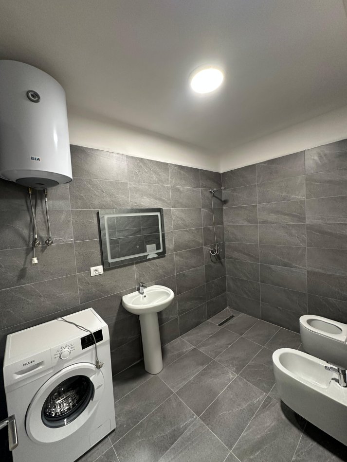 Tirane, jepet me qera apartament 1+1 Kati 7, 69 m² 400 € (astir)