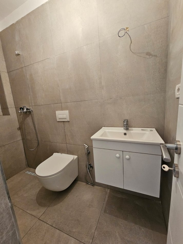 🏠 Shitet Garsoniere – Te Posta, Qendër
