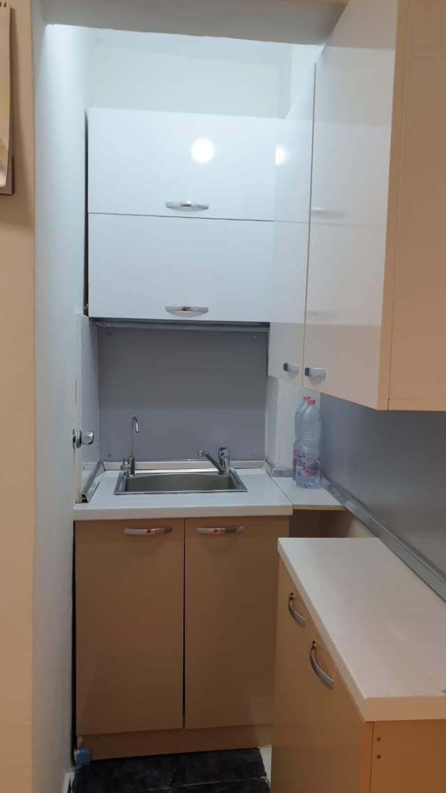 Tirane, jap me qera ambjent biznesi Kati 0, 84 m² 800 Euro (RRUGA SULEJMAN DELVINA)