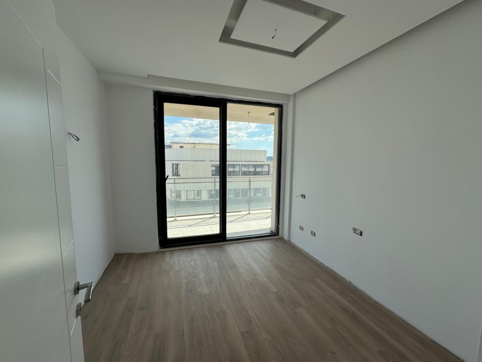 Tirane, shitet 3+1 Kati 10, 140 m² 355.000 € (mine peza)