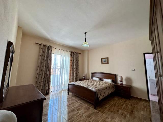 Tirane, jepet me qera apartament 2+1 Kati 4, 97 m² 550 Euro (qender)