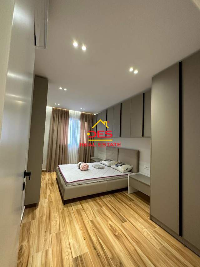 Vlore, jepet me qera apartament Kati 2, 80 m² 500 Euro (Bulevardi Isamil Qemali, Vlorë)