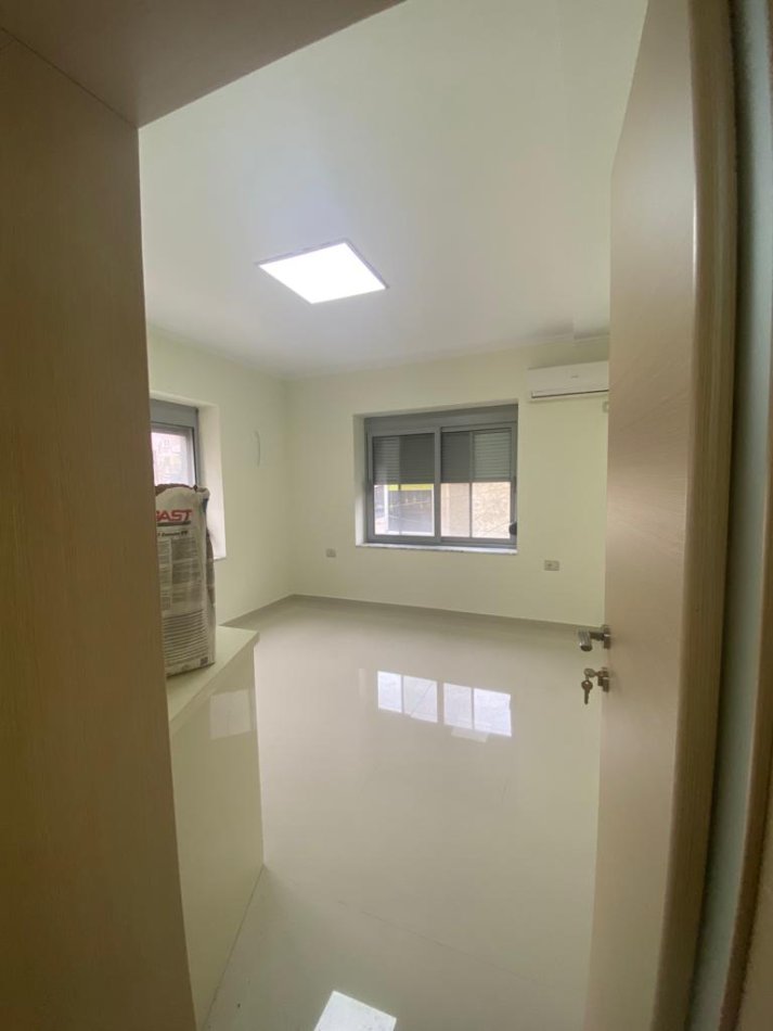 Tirane, jepet me qera apartament 1+1+Ballkon Kati 2, 60 m² 600 € (bardhyl)