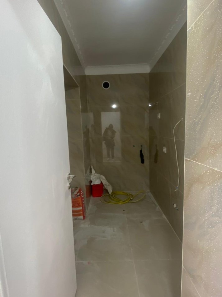 Shiten 2 apartamente  1+1 'Kryqezimi 21 Dhjetori'