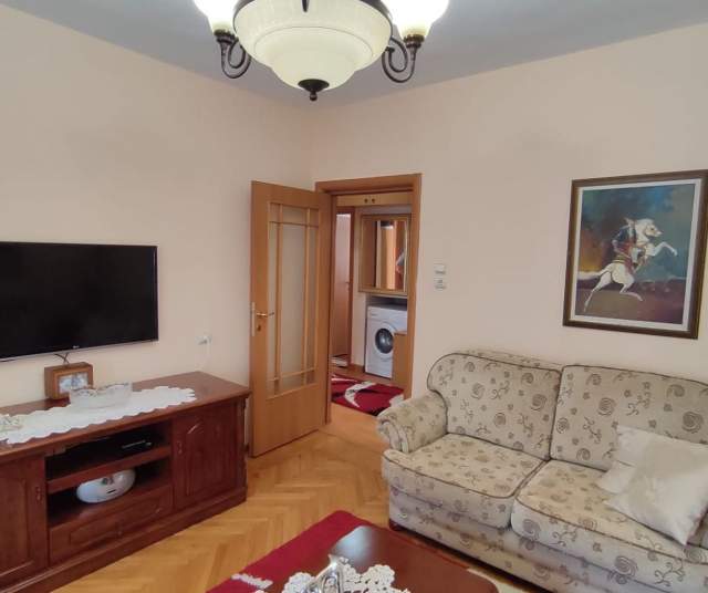 Tirane, jepet me qera apartament 2+1 Kati 3, 70 m² 400 Euro (pazari ri)