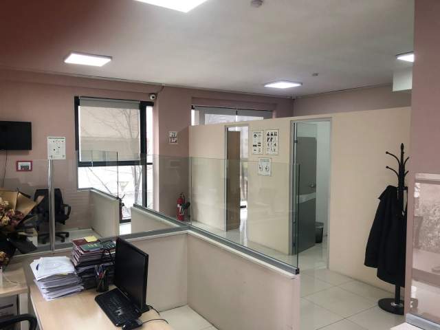 Tirane, jepet me qera ambjent biznesi Kati 2, 100 m² 900 Euro (rruga e Elbasanit)
