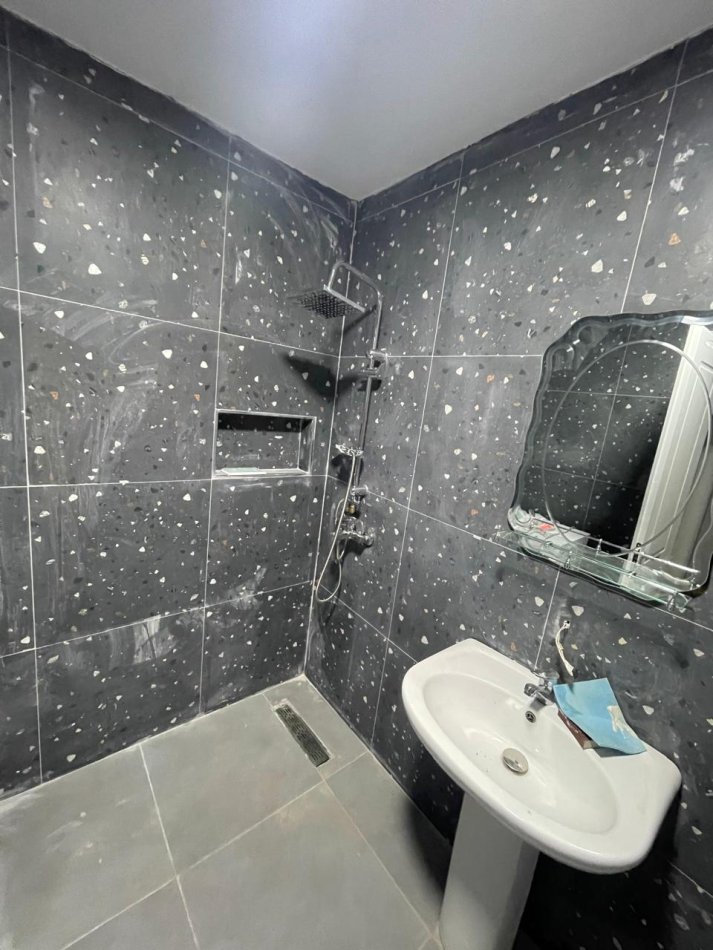 Tirane, jepet me qera apartament 1+1 Kati 2, 55 m² 400 € (RRUGA FEDERIK SHIROKA)