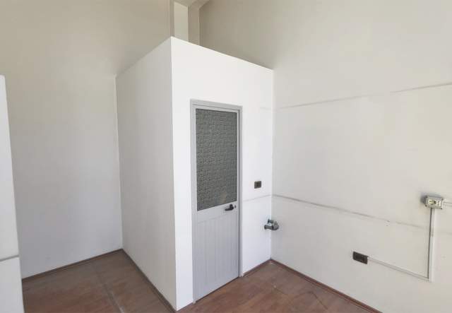 Tirane, jepet me qera ambjent biznesi 60 m² 60.000 Leke
