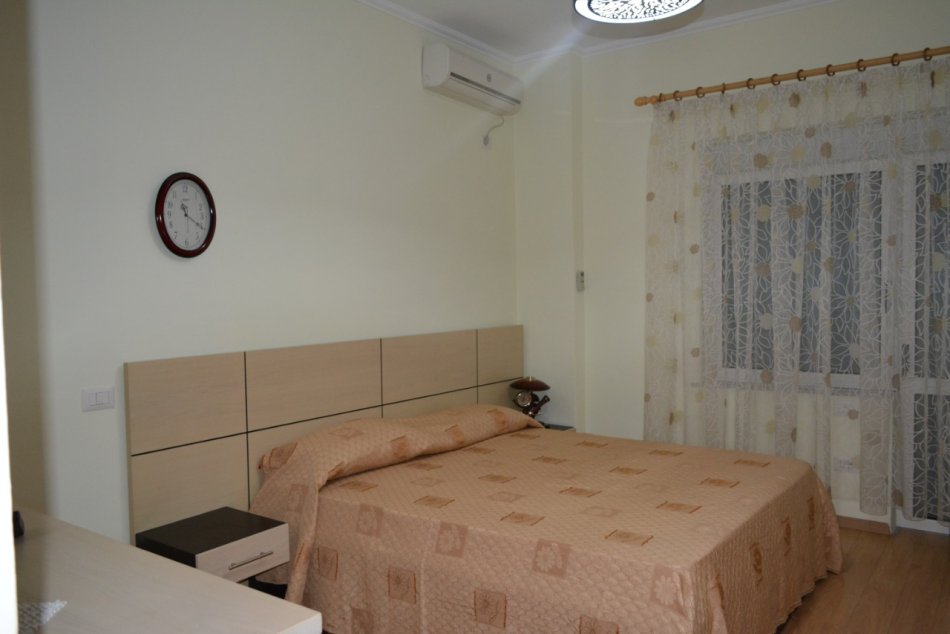 Tirane, jepet me qera apartament 2+1 Kati 7, 110 m² 750 € (Pazari Ri)