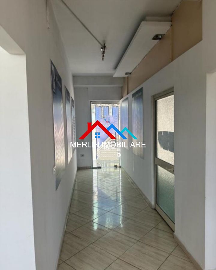 Tirane, jepet me qera ambjent biznesi Kati 0, 50 m² 400 € (Laprake)