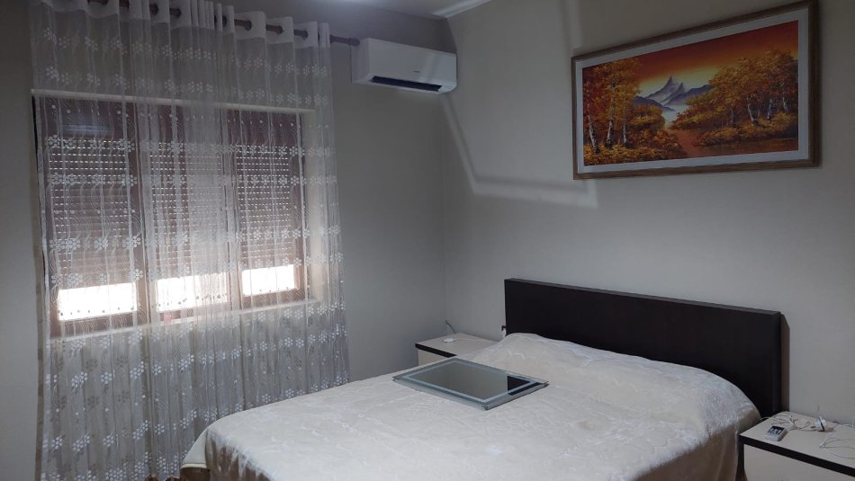 Tirane, jepet me qera apartament 3+1+Ballkon Kati 2, 100 m² 550 € (Stacioni i Trenit , Bulevardi i ri ,)