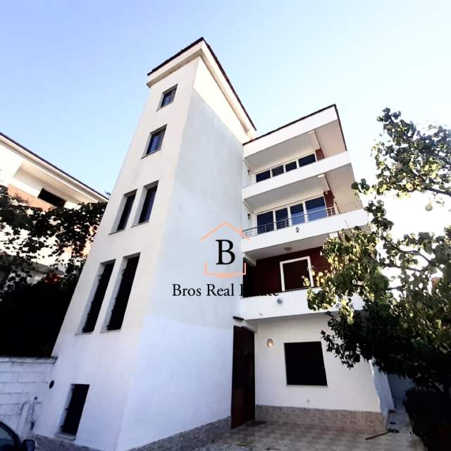 Durres, shitet Vile 400 m² 300.000 Euro (Jeronim De Rada)
