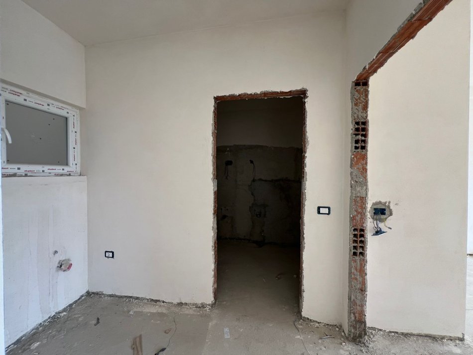 Tirane, shitet apartament 1+1+Ballkon Kati 3, 79 m² 103.000 € (Rruga Siri Kodra)