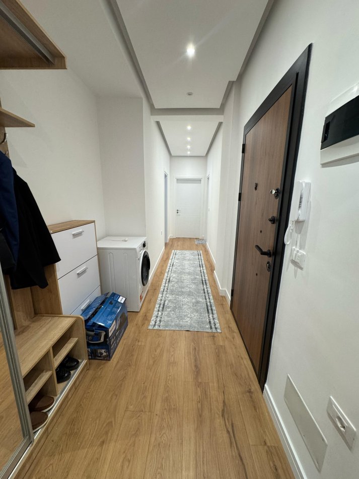Tirane, jepet me qera apartament 2+1 Kati 7, 95 m² 800 € (rruga 5 maji)
