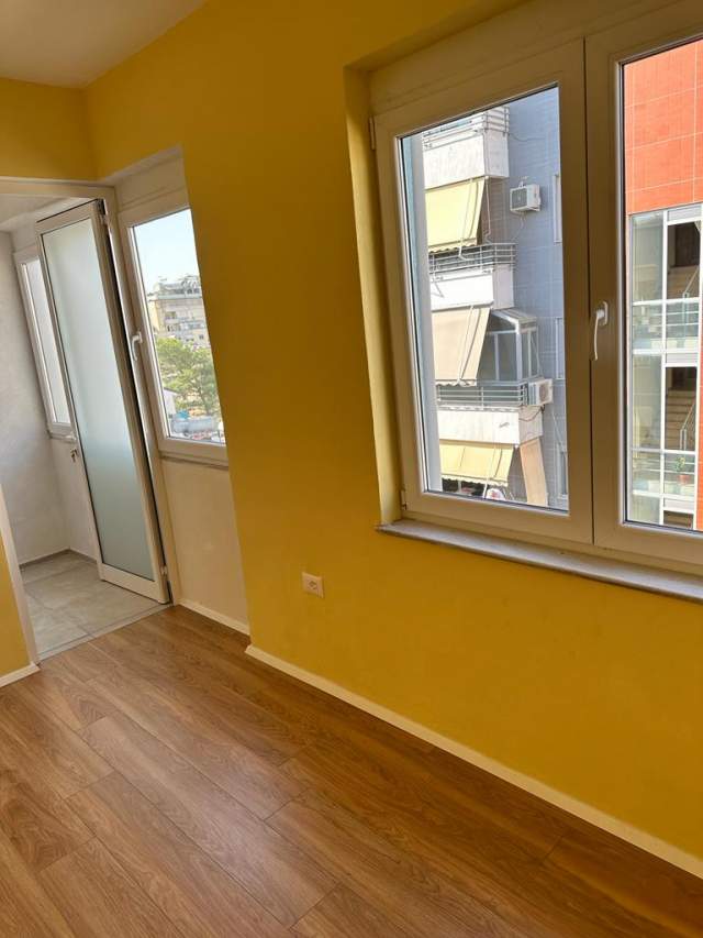Tirane, jepet me qera apartament 3+1+BLK Kati 6, 110 m² 500 Euro (rruga Adem Jashari)